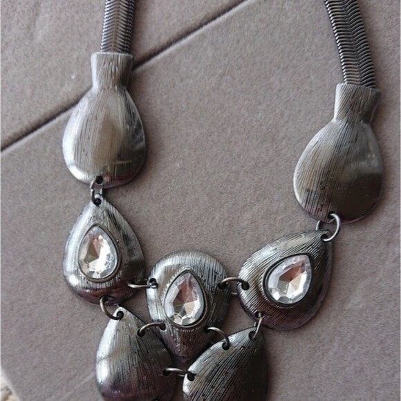East 5th Statement necklace, charcoal color, teardrop shapes, rhinestones - Picture 3 of 8
